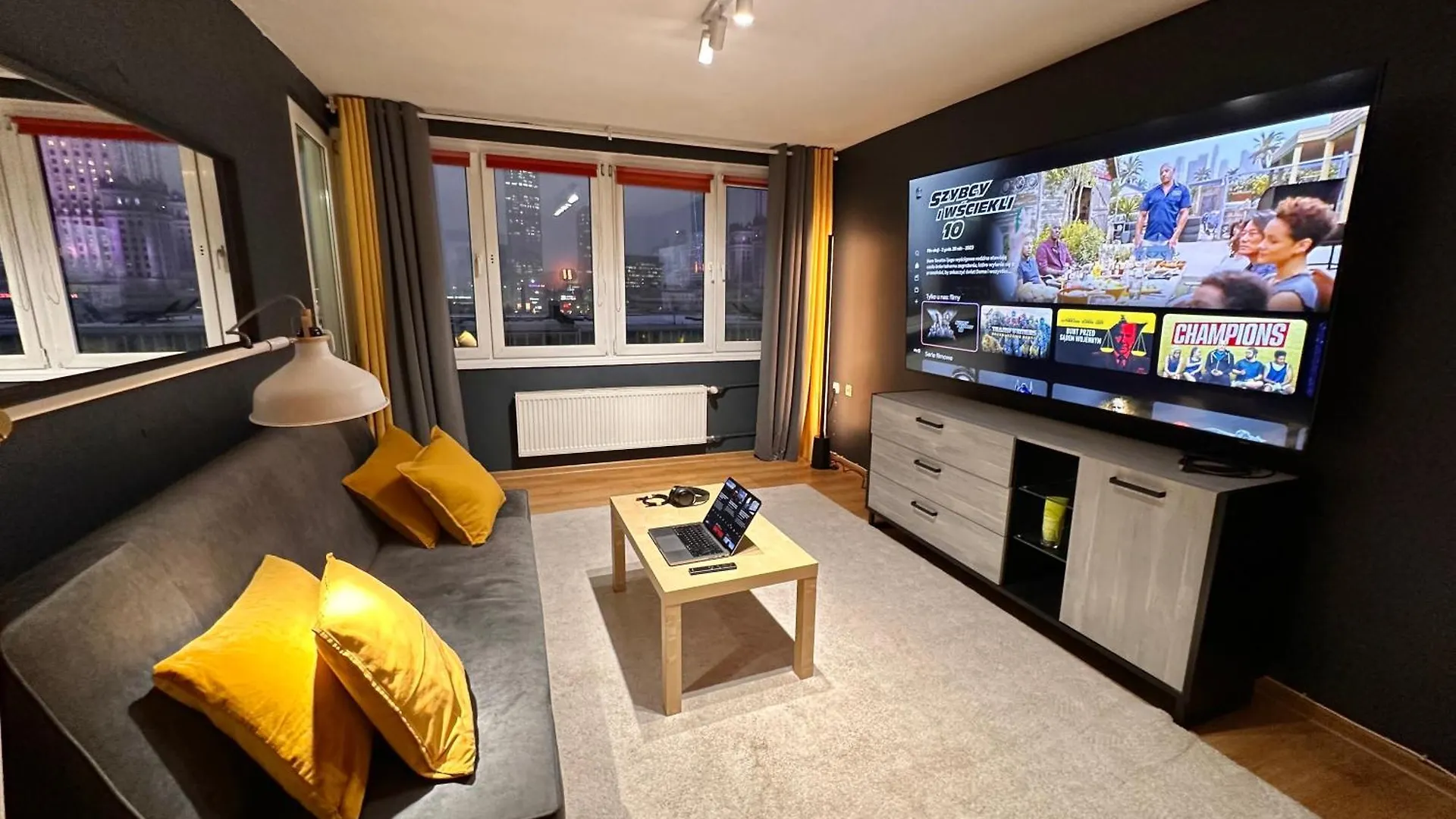 View 3 Fast Wifi 1Gbs 85'Tv Amazontv Hbo Disney+ Varšava