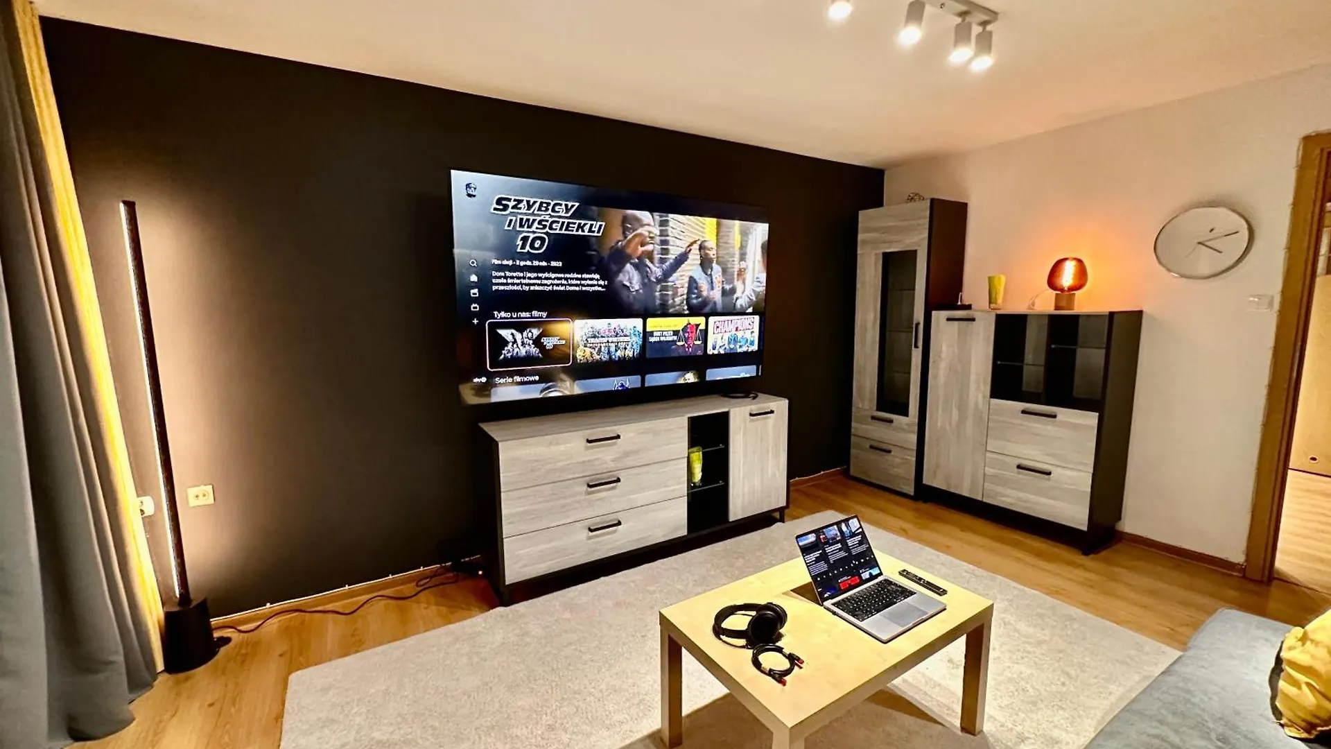 View 3 Fast Wifi 1Gbs 85'Tv Amazontv Hbo Disney+ Varšava