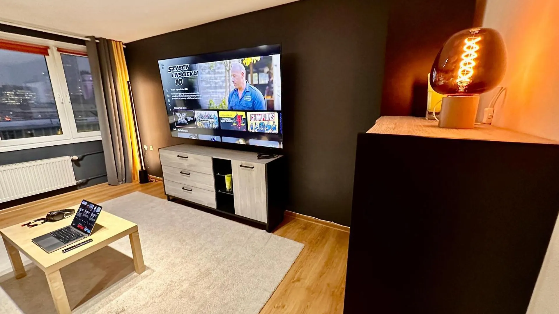 View 3 Fast Wifi 1Gbs 85'Tv Amazontv Hbo Disney+ Varšava 0*,  Polsko